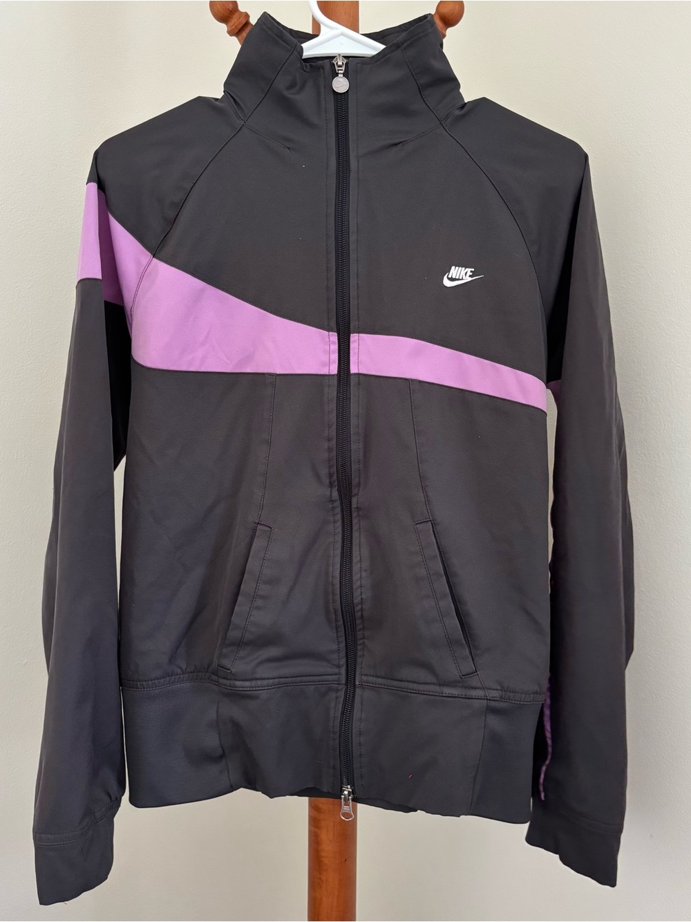 VNTG women’s nike zip up jacket